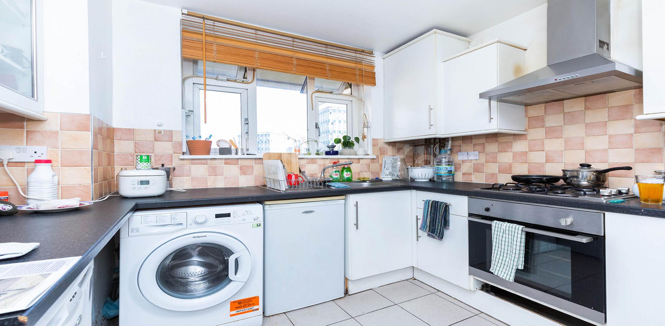 			4 Bedroom, 1 bath, 1 reception Apartment			 OLD FORD ROAD, BETHNAL GREEN-HACKNEY-LONDON FIELDS